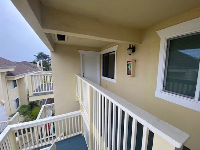 Foto del edificio - Bright & Stylish Monterey Condo