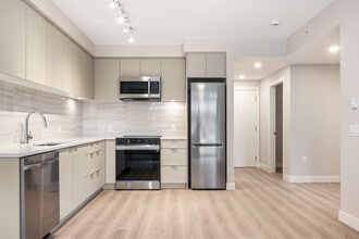 Building Photo - 641 Claremont