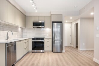 Building Photo - 641 Claremont