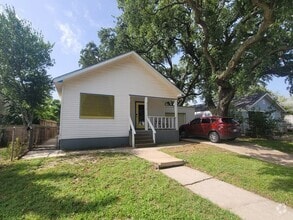 Building Photo - 5113 Avenue R
