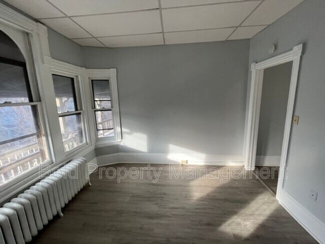 Building Photo - 701 N 5th St
