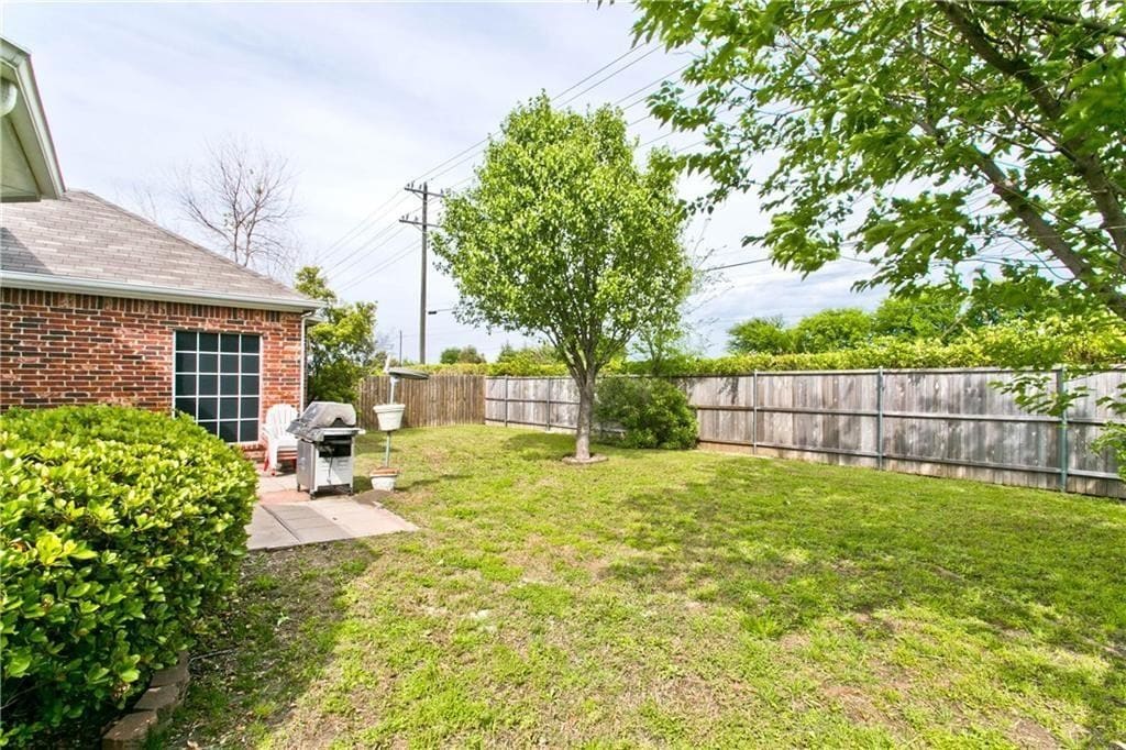 Foto del edificio - 819 Redbud Dr