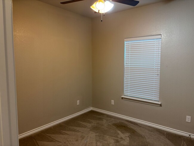 Foto del edificio - 3/2/1 on Quiet Street Near a Park!