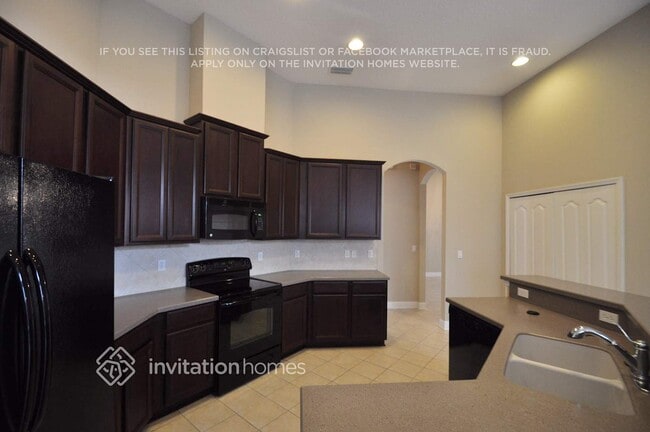 Building Photo - 6135 White Tip Rd