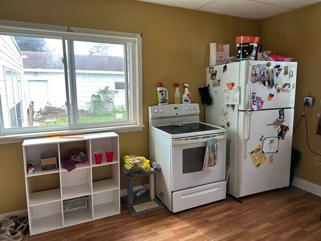 Building Photo - $1295| 4BD 2BA| 333 W Elm | Available 09/0...