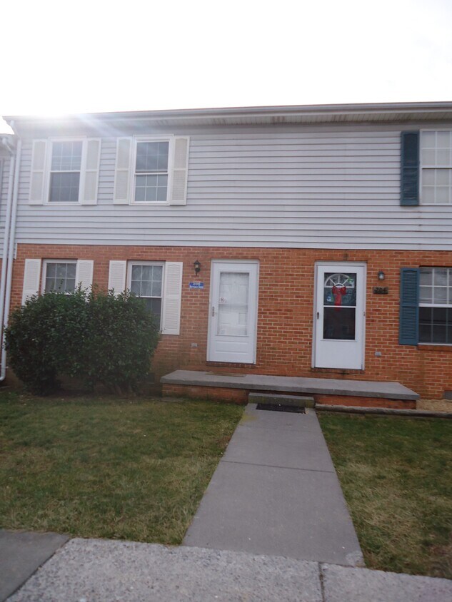 Primary Photo - 206 Nottoway Dr