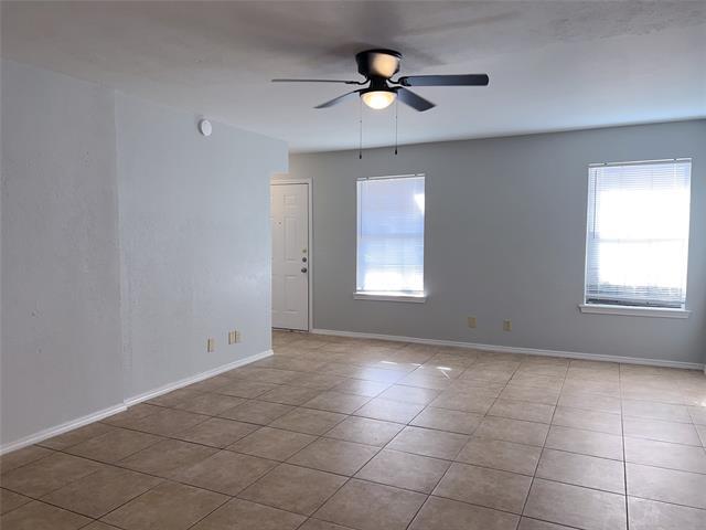 Foto del edificio - 2416 Lakeview Cir