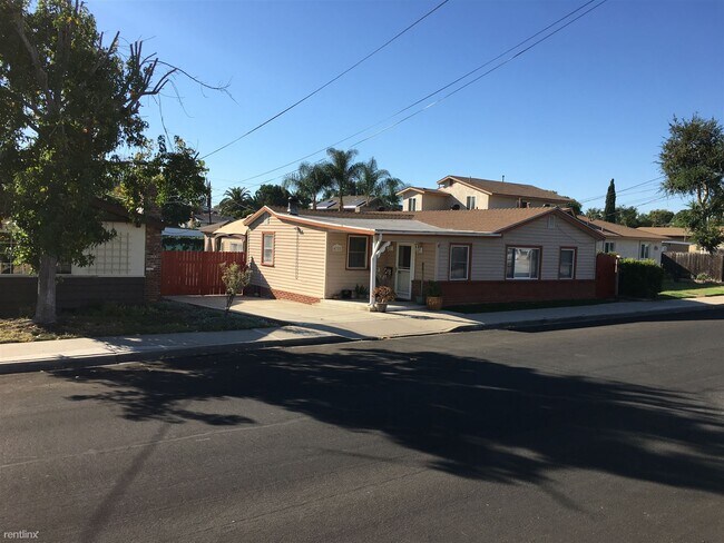 Foto del edificio - 3 br, 1 bath Triplex - 4722 Dauer Avenue