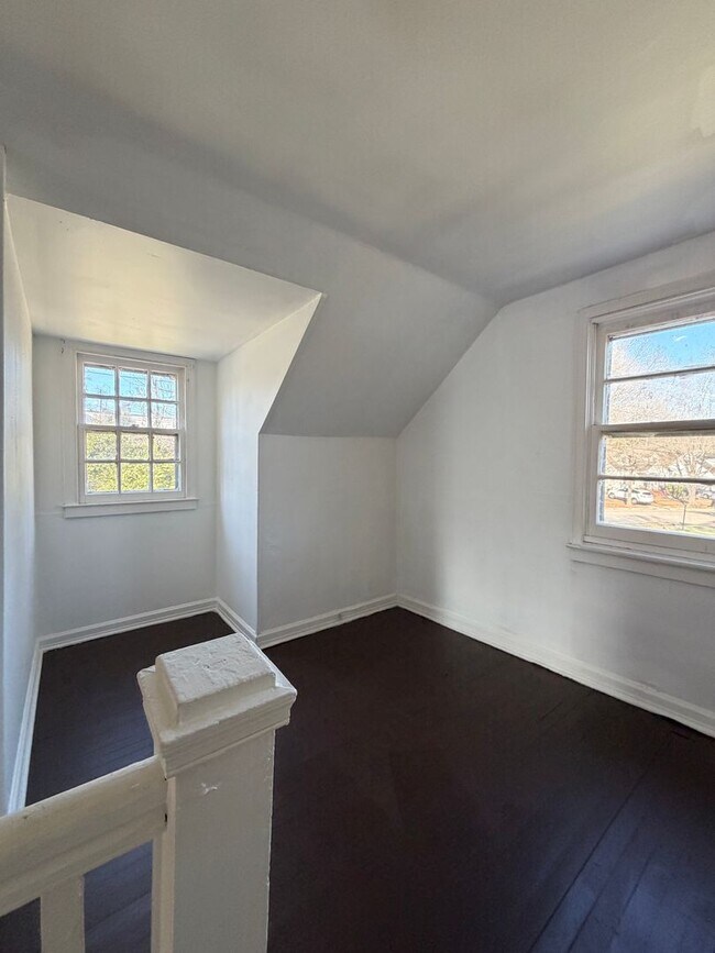 Foto del edificio - 3 Bed 1 Bath Home with Back Deck