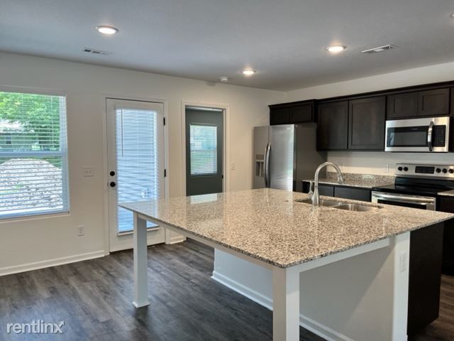 Foto del edificio - 3 br, 2 bath House - 705 N Washington St