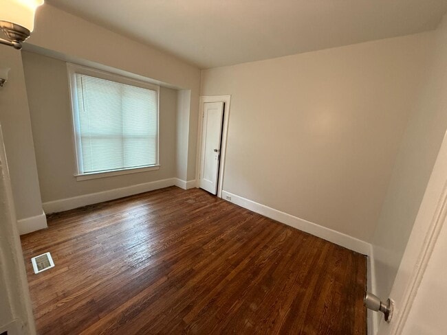 Building Photo - 103 Malcolm St