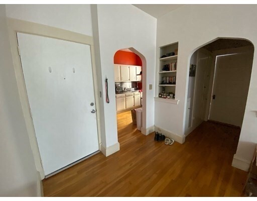 Building Photo - 1060 Beacon St
