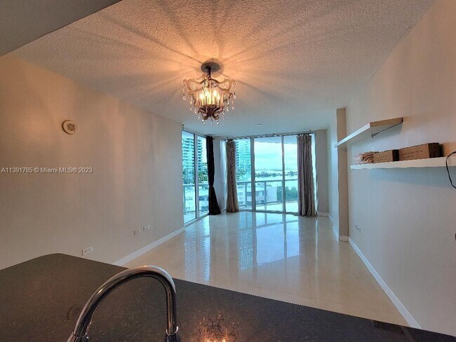 Foto del edificio - 480 NE 30th St