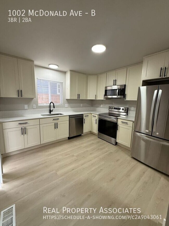 Foto del edificio - 1002 McDonald Ave