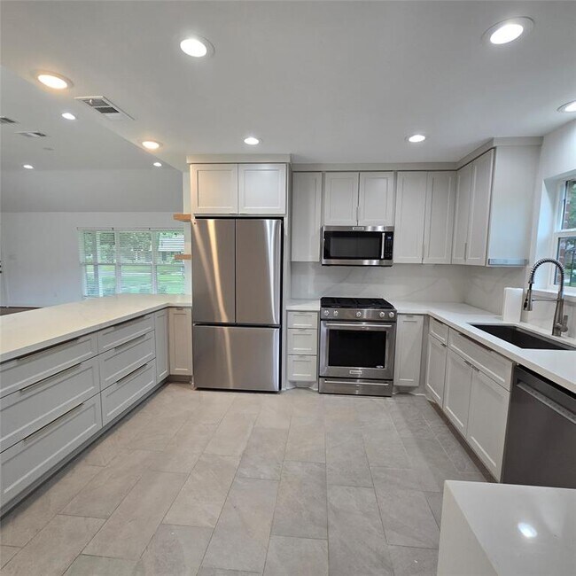 Foto del edificio - 9746 Tappenbeck Dr