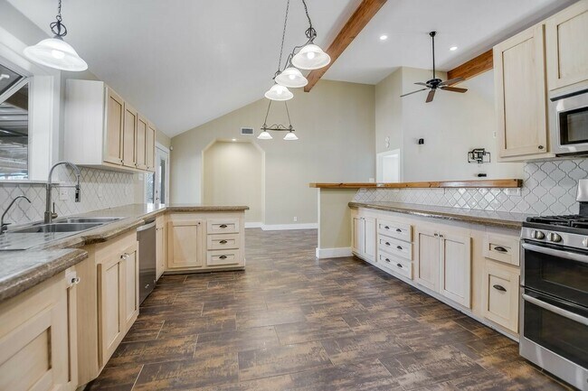 Foto del edificio - 441 Leaning Oak Trail