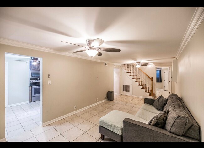 Photo - 907 N Graycroft Ave House