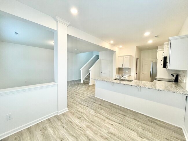 Foto del edificio - Don't miss out! Paired Home minutes from I-77 and I-40 Tour today!