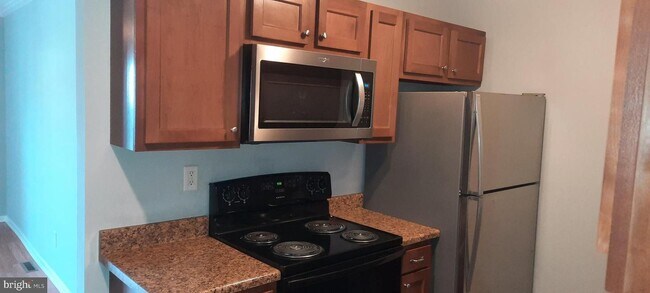 Building Photo - 24 Coachlight Ct