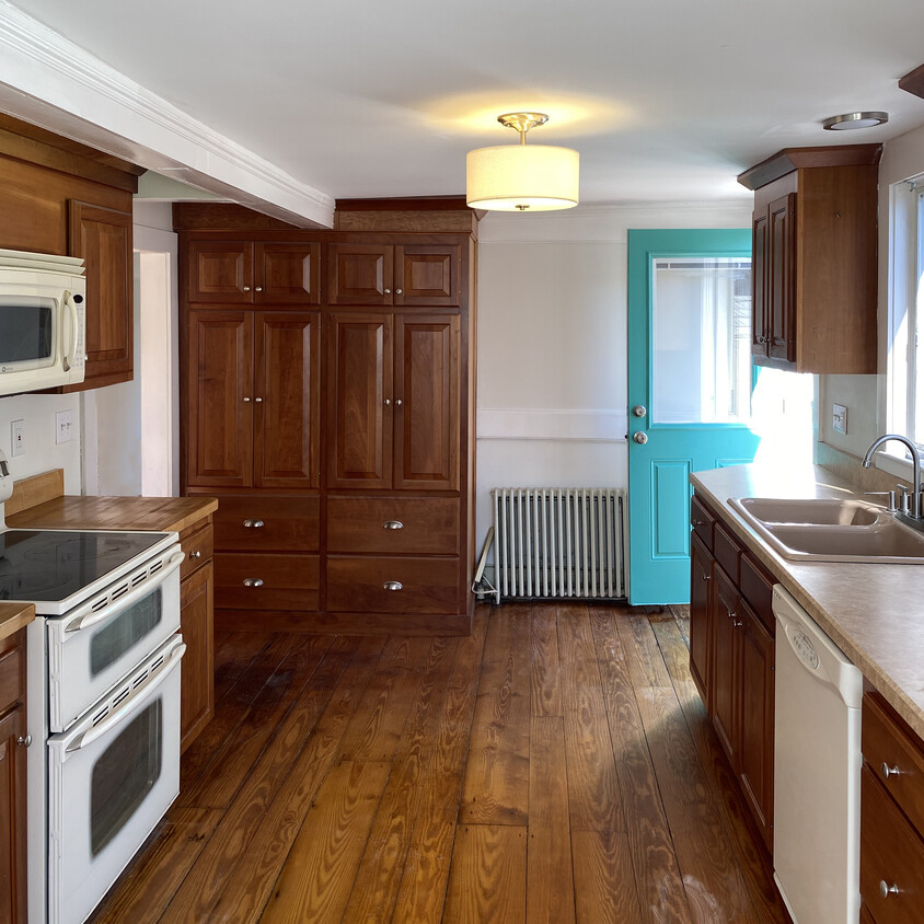 Kitchen with attached deck - 48 S Main St