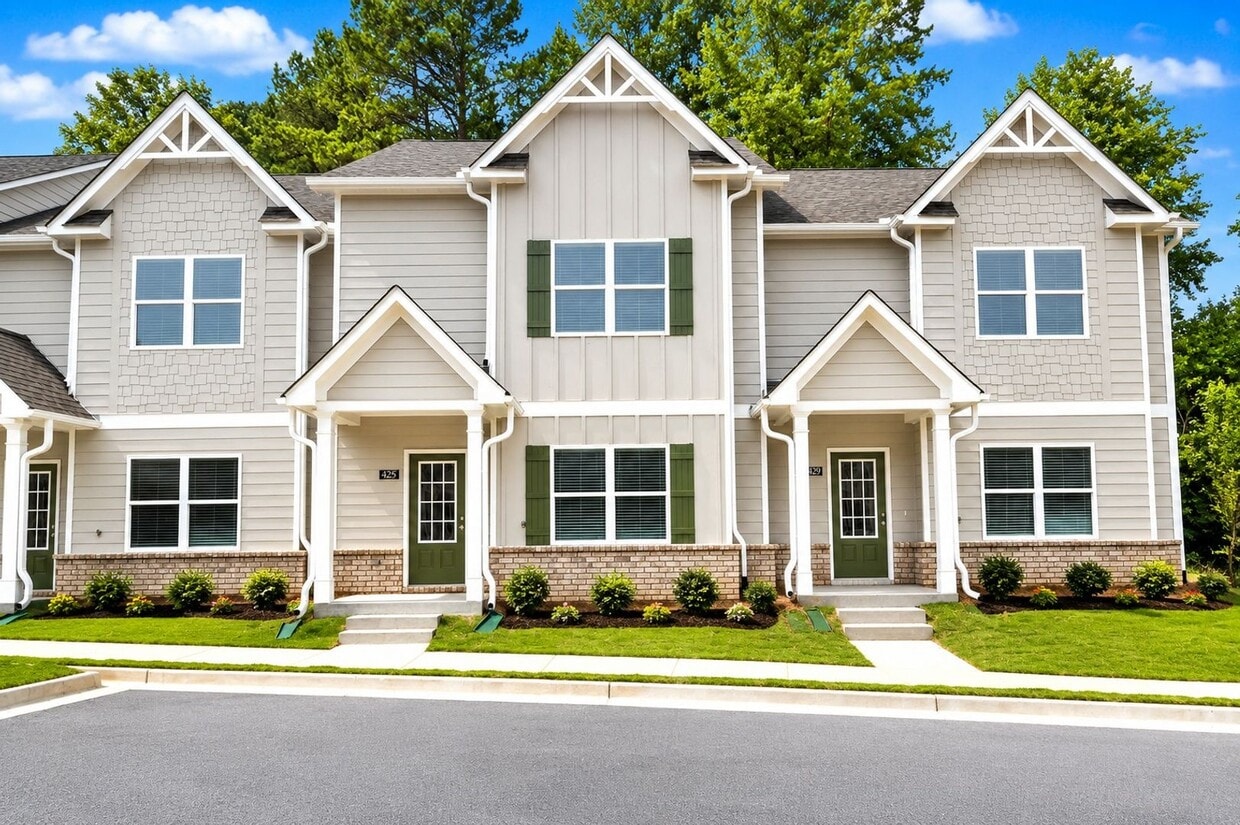 Now Leasing: Spacious 4-Bedroom Townhomes in Oakwood - Now Leasing: Spacious 4-Bedroom Townhomes in Oakwood