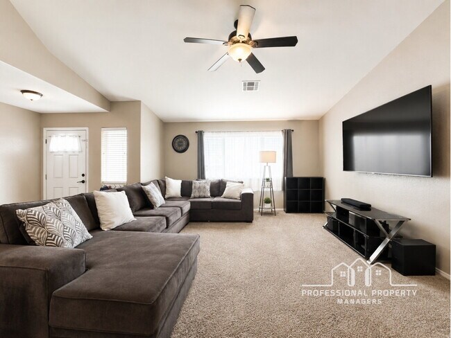 Foto del edificio - “Spacious 4-Bedroom, 2-Bath Home with Solar Panels in Yuma”