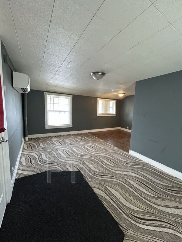 Foto del edificio - 107 W Lindburg St