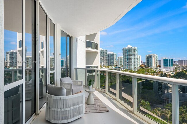 Building Photo - 16001 Collins Ave