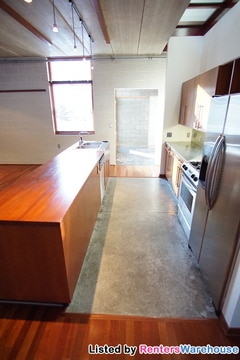 Fotografía del edificio - 803 Sunset Dr S