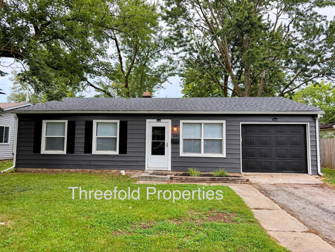 Foto del edificio - 1107 Larch Ln