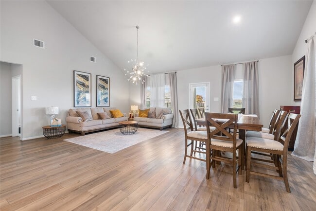 Foto del edificio - 1203 Cascade Hls Dr