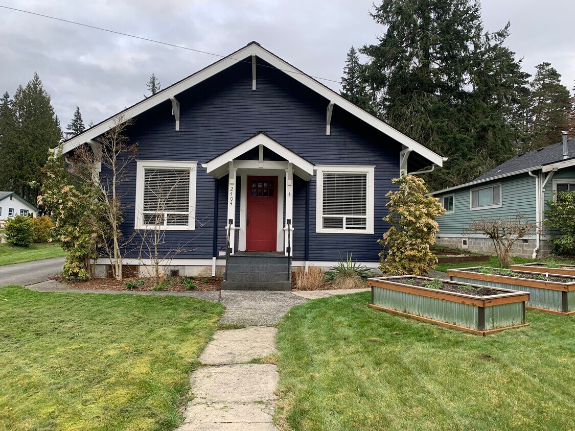 Primary Photo - 2404 Old Lakeway Dr