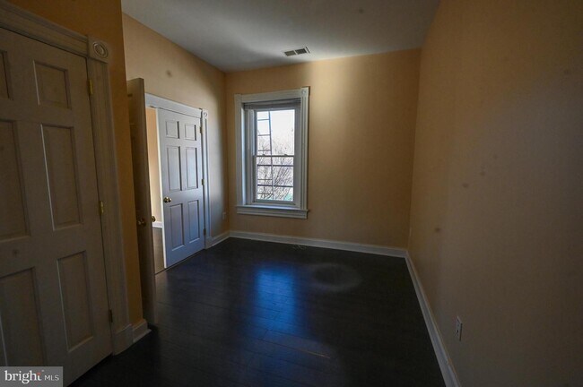 Building Photo - 1517 17th St NW