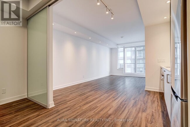 Building Photo - 1928 Lake Shore Blvd W