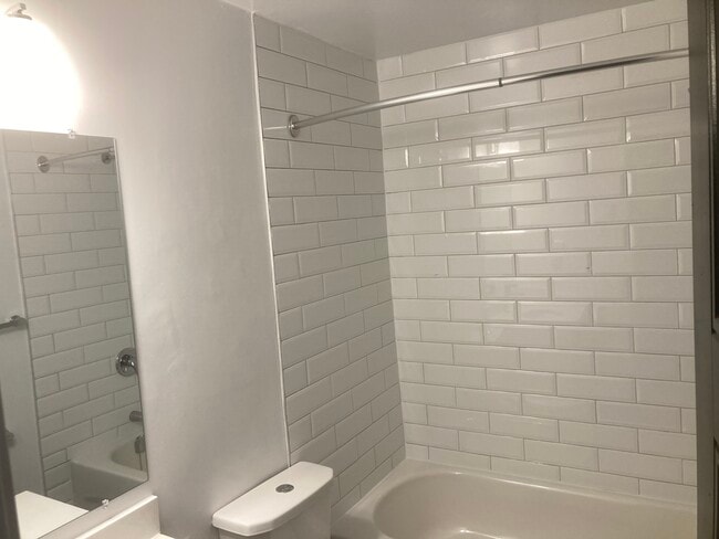 Building Photo - 434 Palace Rd