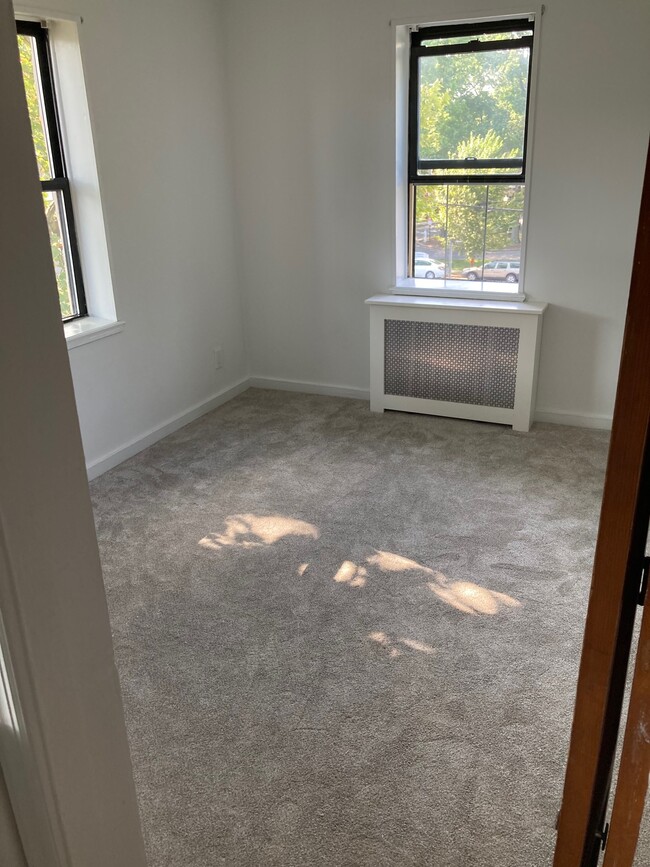 Bed Room - 214 Rockland Ave