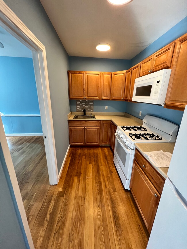 Building Photo - 12 Webster St