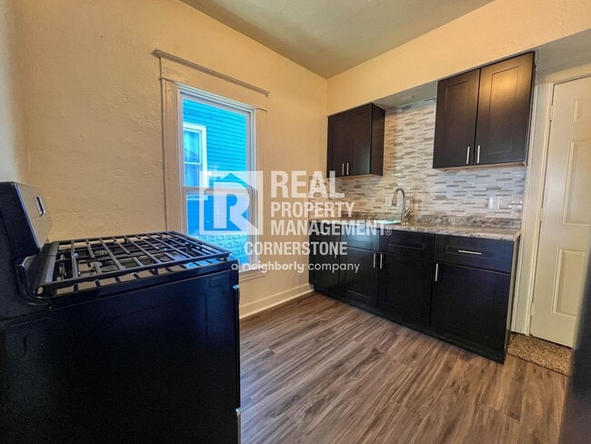 Foto del edificio - 2-Bedroom Townhome-Style Duplex with Priva...