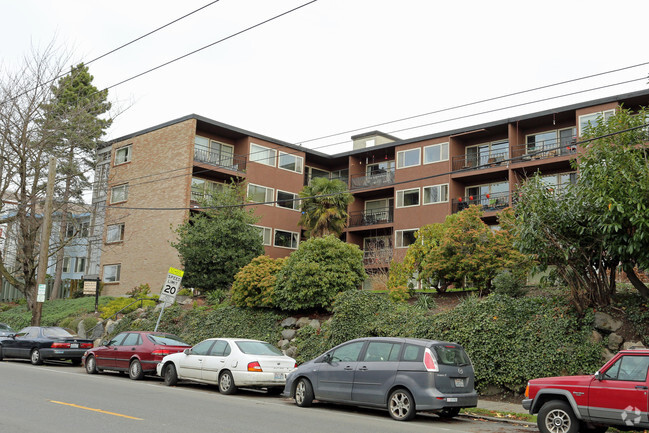 Building Photo - Arlis Arms Apartments