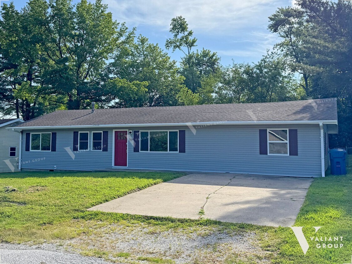 Foto principal - Spacious 4-Bedroom, 3-Bath Home for Rent i...