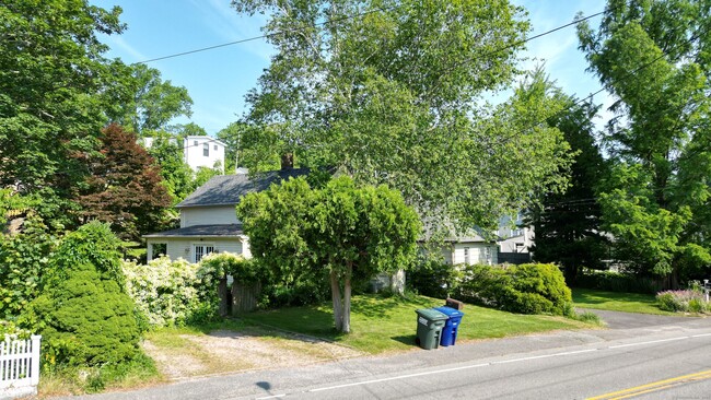 Building Photo - 147 Noank Rd