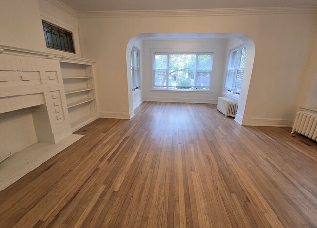 Foto del edificio - South Rogers Park – Sprawling 4-Bedroom / ...