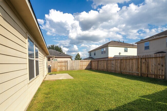 Foto del edificio - 24627 Cornell Park Ln