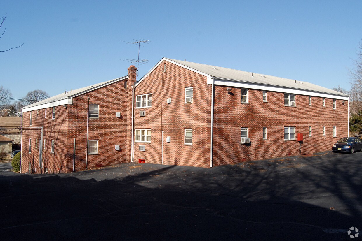 Foto del edificio - 128-132 Bloomfield Ave
