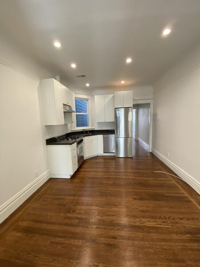 Building Photo - 2 bedroom in San Francisco CA 94133