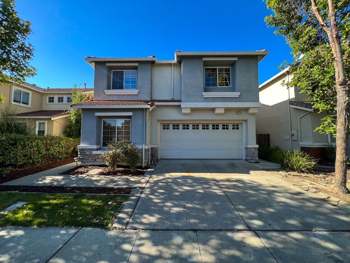 Primary Photo - 4 Bedroom, 3 Bathroom Home in Heron Bay, S...