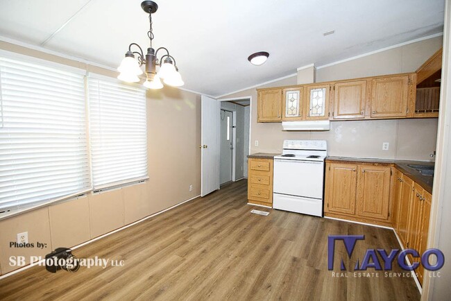 Building Photo - 3 bedroom 2 bath home on large lot in Ston...
