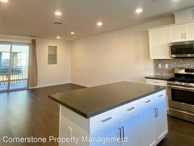 Building Photo - 2 br, 2.5 bath House - 1052 Foxglove Pl