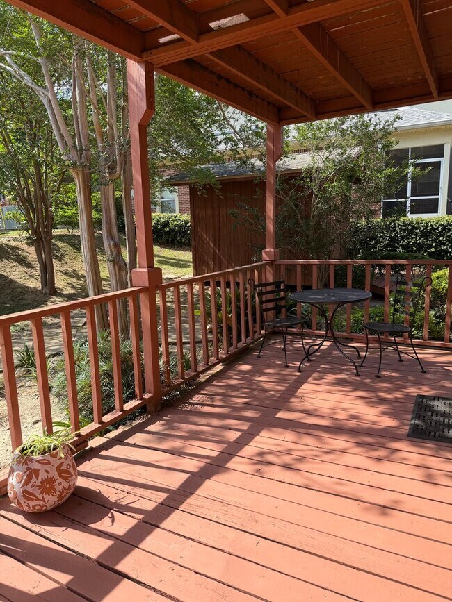 Building Photo - Large Studio Condo Downtown Walking Distance to the Florida State Capitol