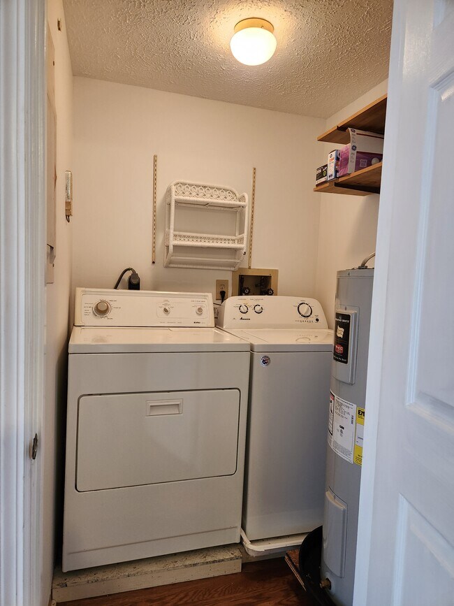 Building Photo - 65 Sweetfern Ct